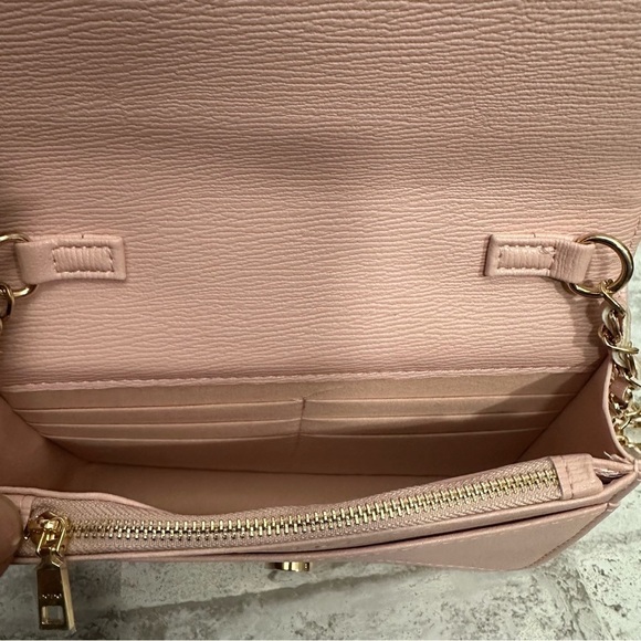 NWT BEBE Fabiola Saffiano Black Gold Tone Crossbody Chain Purse Bag - Picture 7 of 7